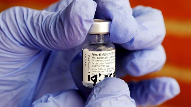 El 100%25 de la població major de 80 anys de les Illes ja ha rebut la primera dosi de la vacuna contra la covid-19