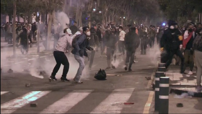 Moren dos manifestants als aldarulls del Perú