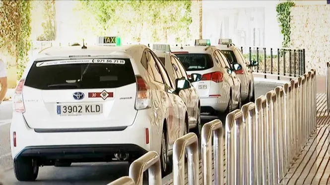 Els taxis amb llicències temporals de Menorca podran recollir passatgers a qualsevol municipi