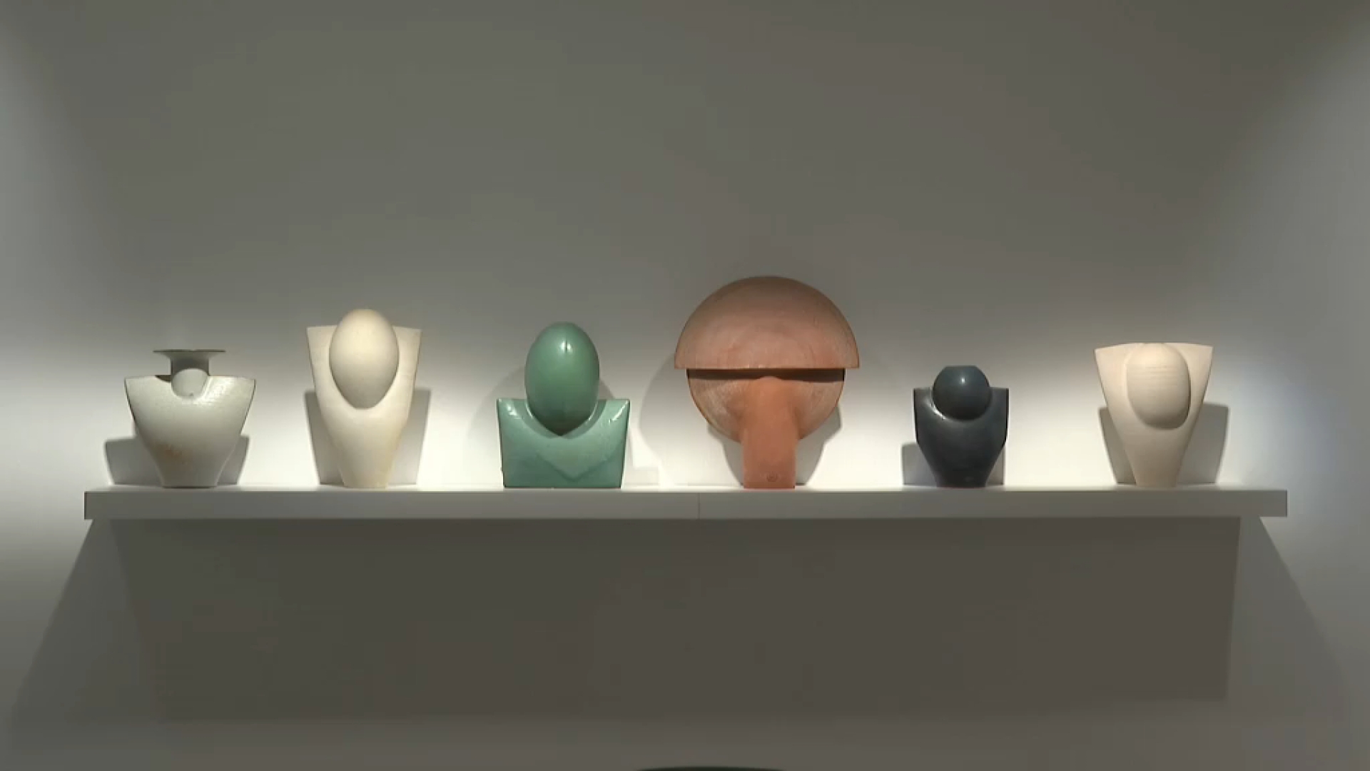 Werner Bernard exposa a Maó la seva obra de ceràmica
