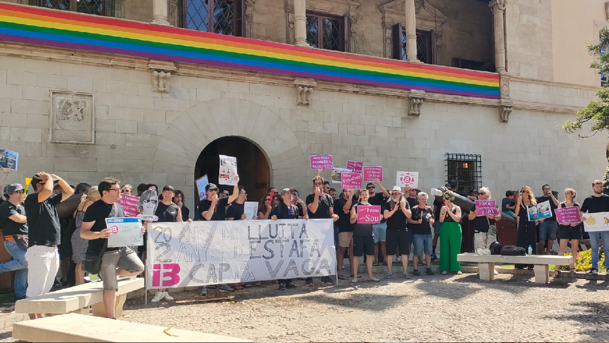 Vaga dels treballadors d’IB3 per reclamar la culminació del procés d’integració