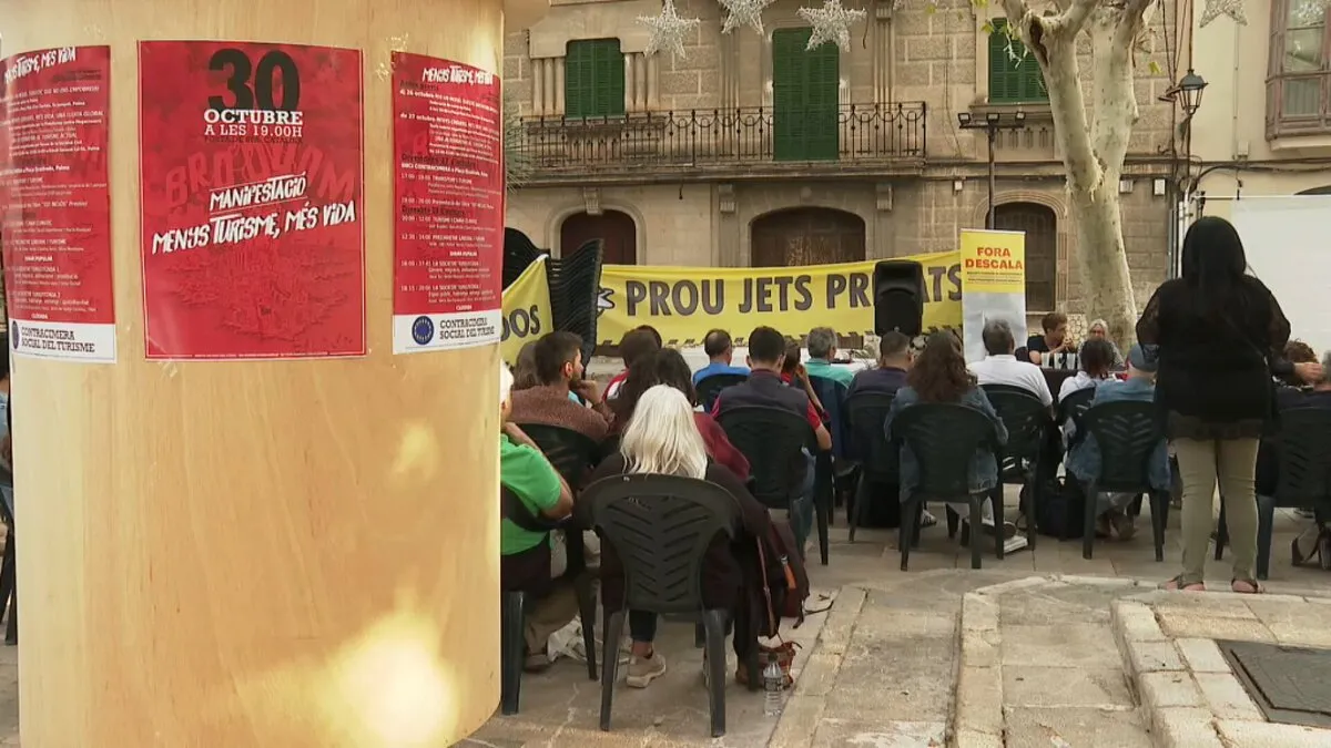 Talls de trànsit a Palma per la manifestació contra la cimera europea amb el lema ‘Menys turisme, més vida’