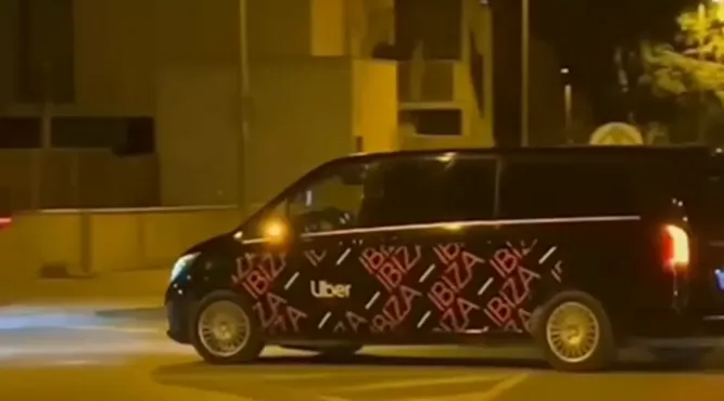 Els taxistes d’Eivissa denuncien les pràctiques irregulars dels VTC d’Uber