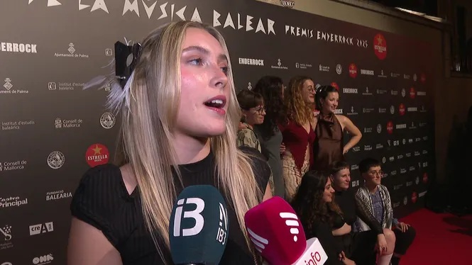 Maria+Hein%2C+amb+tres+estatuetes%2C+triomfa+als+Premis+Enderrock+balears+2025