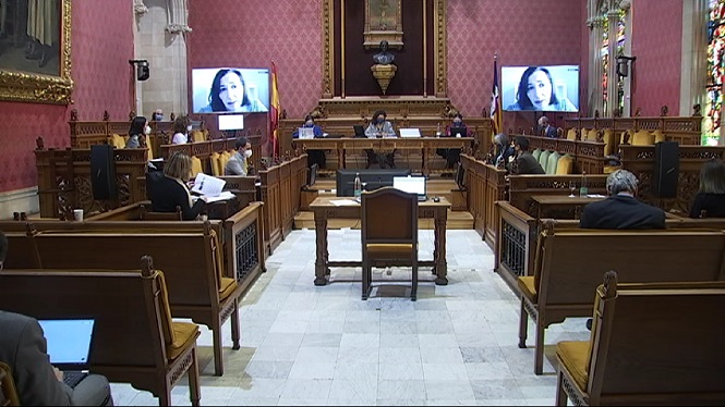 El ple del Consell de Mallorca exigeix la dimissió de la directora insular de Gent Gran