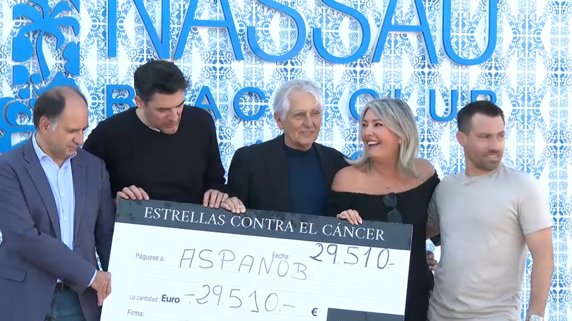 Recullen a Eivissa gairebé 30.000 euros per als infants d’Aspanob