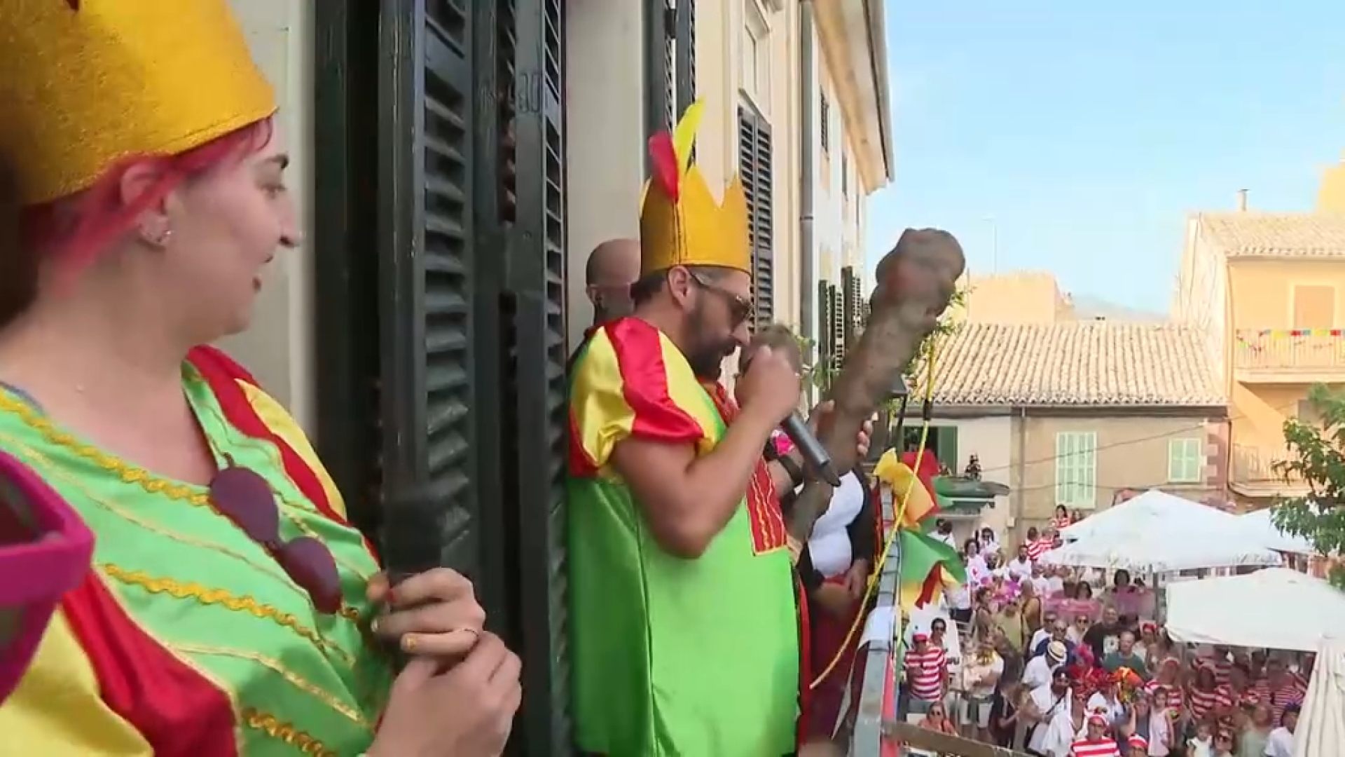 Centenars de persones es donen cita al carnaval d’estiu de Campanet