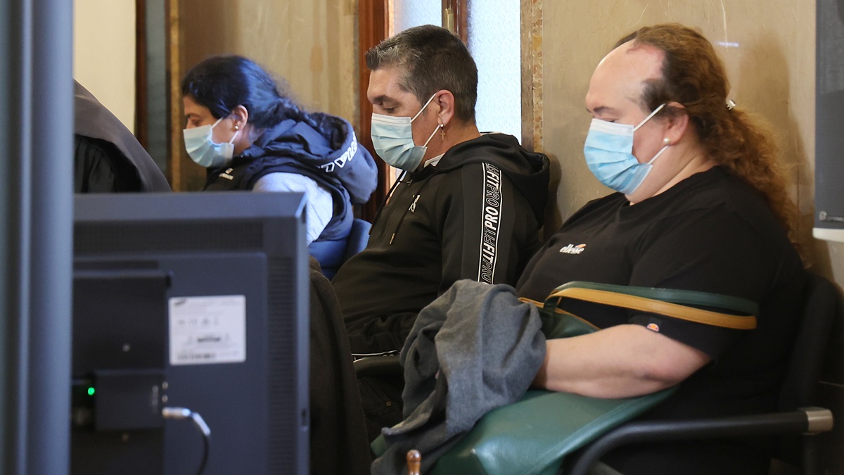 Comença el judici per la mort del nadó llançat a un contenidor: “La nounada va néixer viva i va arribar calenta a l’hospital”