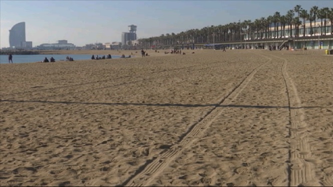 Troben+una+dona+morta+a+la+platja+de+la+Barceloneta+amb+signes+de+viol%C3%A8ncia