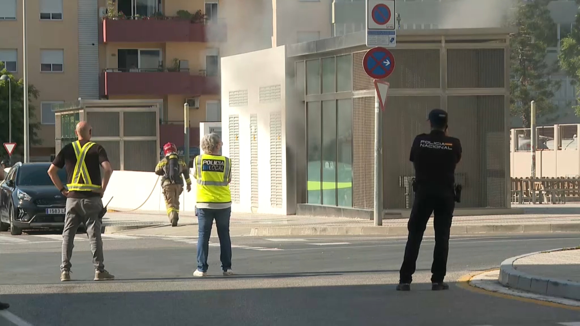 Desallotgen el col·legi sa Graduada i tot l’edifici Cetis per un incendi a l’aparcament