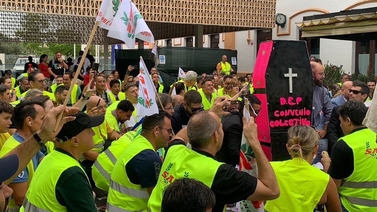 97% de seguiment en la quarta jornada de vaga indefinida dels treballadors del TIB