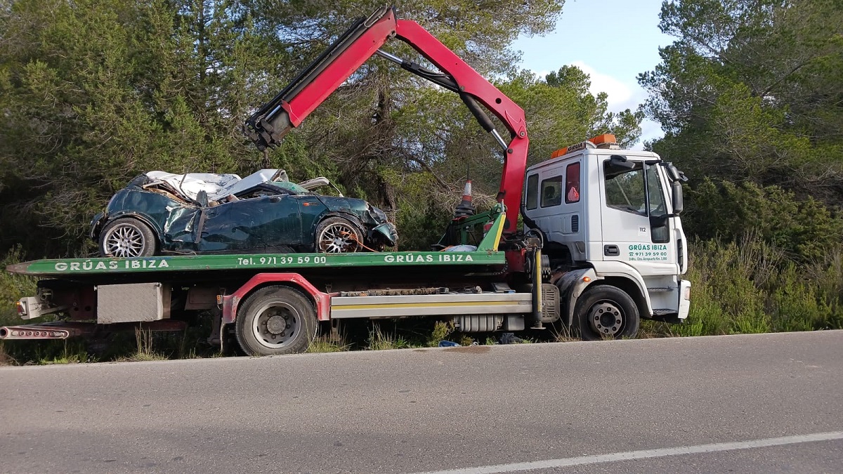 Continuen a l’UCI de Can Misses els dos joves ferits greument en l’accident mortal d’una jove d’uns 20 anys a Eivissa