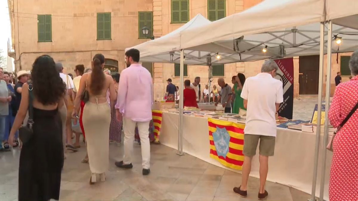 Comença la primera edició de la fira del llibre menorquí