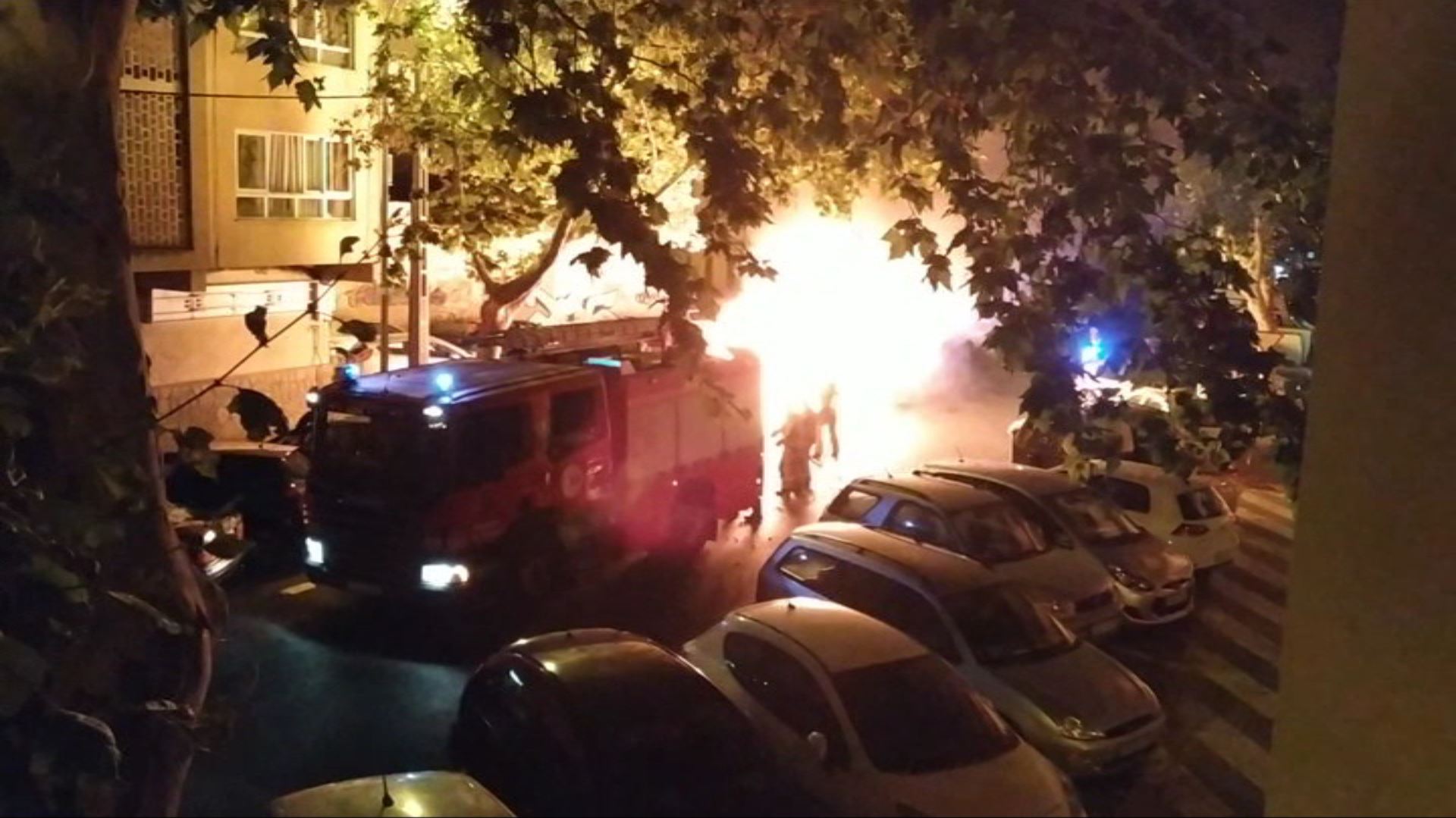 Els Bombers sufoquen dos incendis de contenidors a Palma