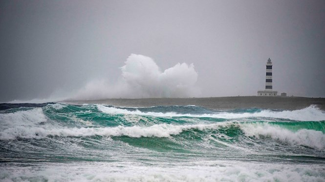 Nou rècord d’altura màxima de l’onatge a les Balears: 14,77 metres a Maó