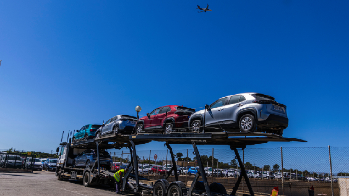 Menorca posa límit als vehicles que podran circular a l’illa: 120.000