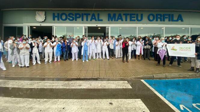 200 treballadors del Mateu Orfila reclamen la dimissió del director de l’hospital