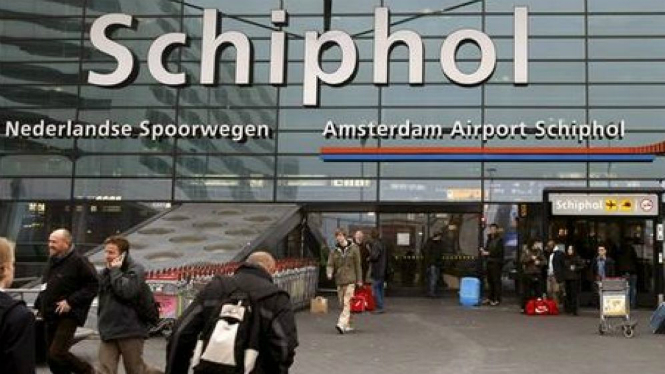 La policia holandesa dispara un home a l’Aeroport d’Àmsterdam que amenaçava amb un ganivet