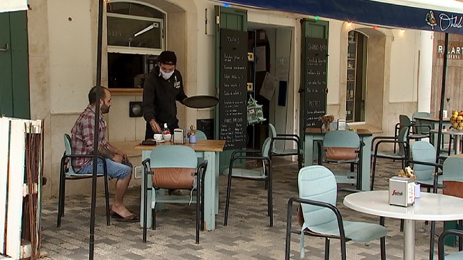 El 53%25 dels bars i restaurants de les Illes romanen tancats