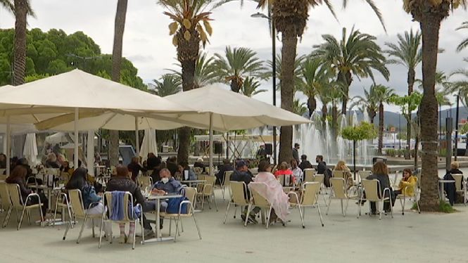 Els+hostalers+veuen+motius+econ%C3%B2mics+i+no+sanitaris+en+les+restriccions+que+es+mantenen+a+Eivissa