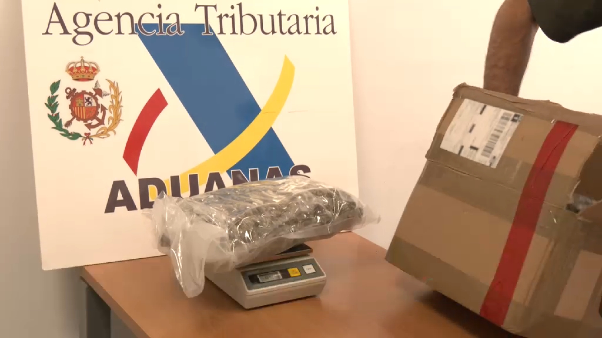La duana localitza haixix en paquets de transport a l’aeroport de Menorca, a ‘Emergències’