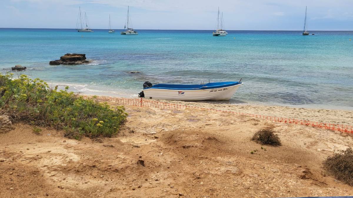 Entre 5 i 6 migrants moriren en l’embarcació rescatada a Formentera amb dos cadàvers