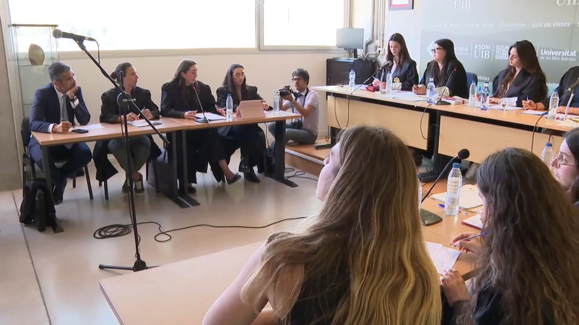 Els estudiants de dret de la UIB fan el seu primer judici simulat