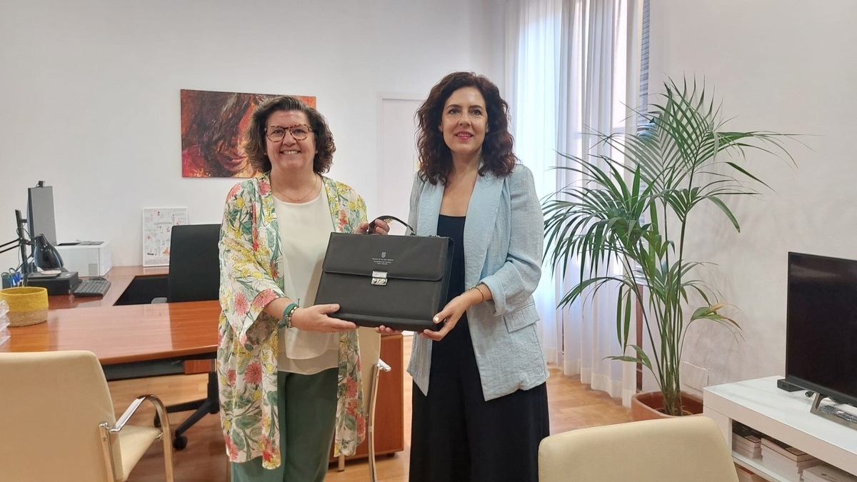 Catalina Cirer traspassa la seva cartera a Sandra Fernández com a consellera de Famílies, Benestar Social i Atenció a la Dependència
