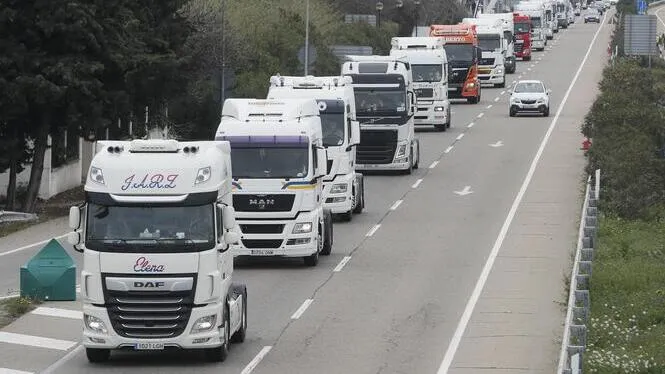 L’ajuda per a transportistes es redueix a 5 cèntims en plena alça dels carburants