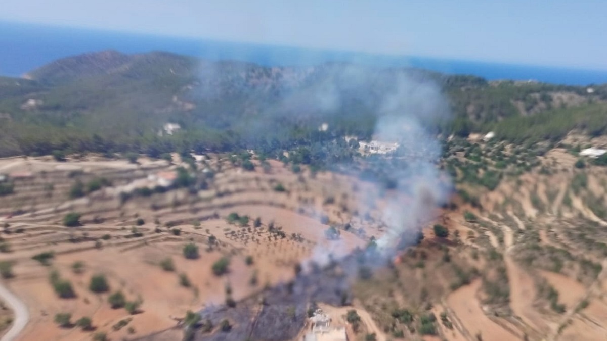 Un incendi a Cas Vidals, a Sant Joan de Labritja, crema almenys 1,5 ha