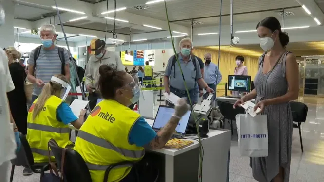 Els turistes de fora de la UE ja poden arribar a Espanya amb un test negatiu