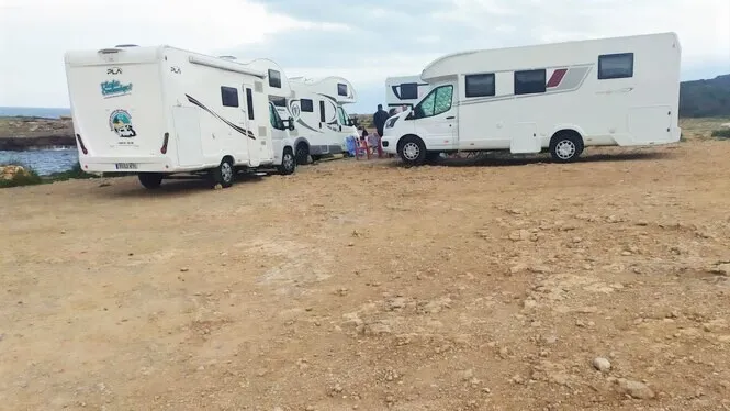 Salvem Portocolom torna a denunciar l’entrada de cotxes i autocaravanes a s’Algar