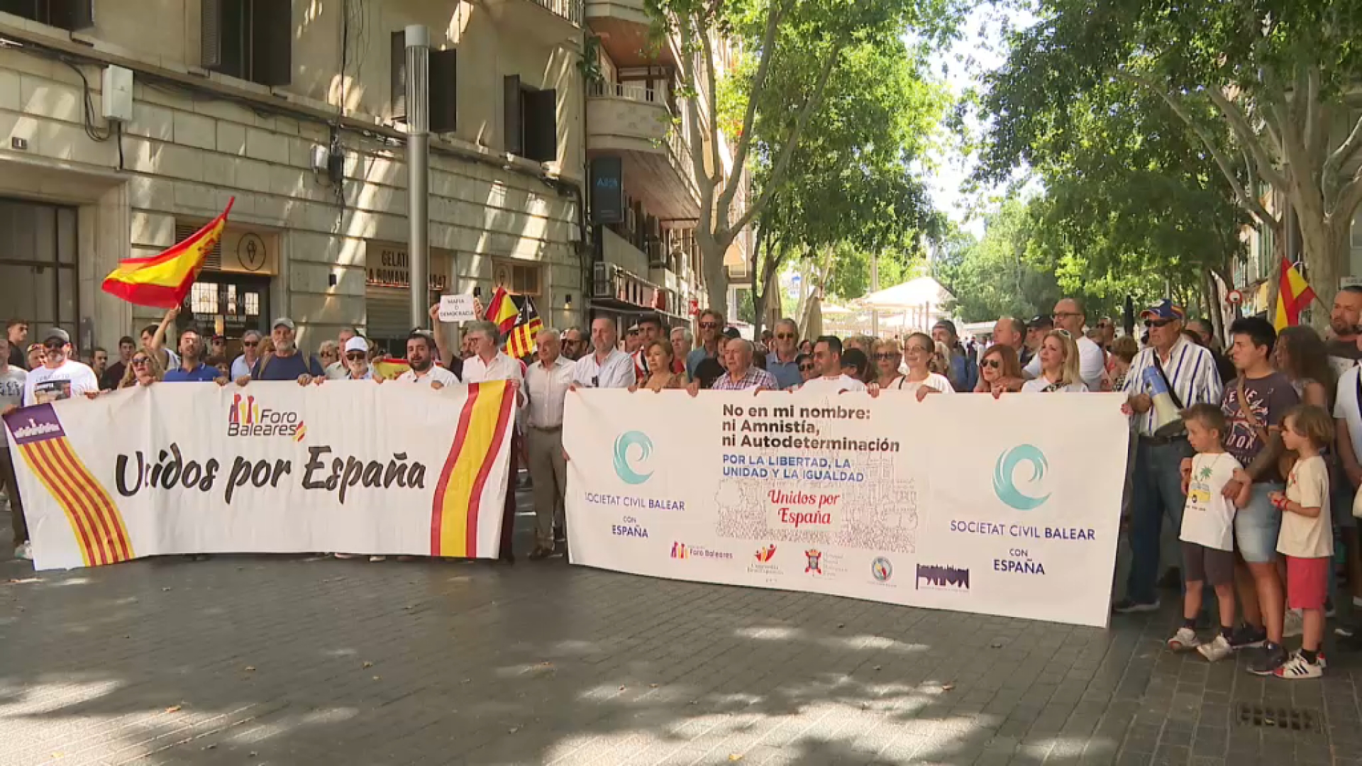 Un centenar de persones es posiciona contra el president del Govern espanyol a Palma