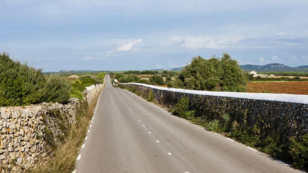 El Consell de Menorca assumeix la gestió de tota la carretera del camí d’en Kane i altres vies secundàries fins ara municipals