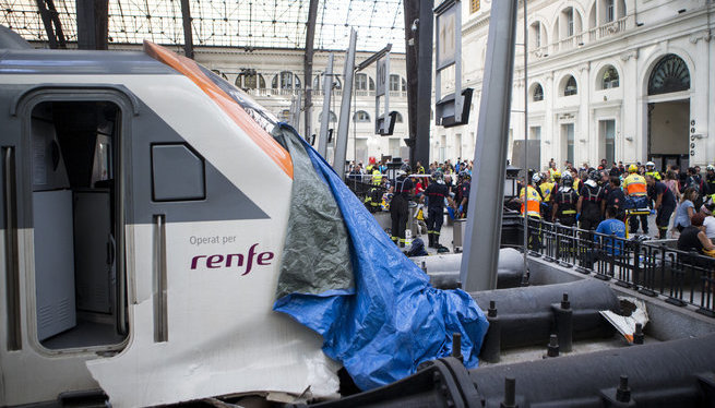 Una cinquantena de ferits en un accident de tren de rodalies al centre de Barcelona