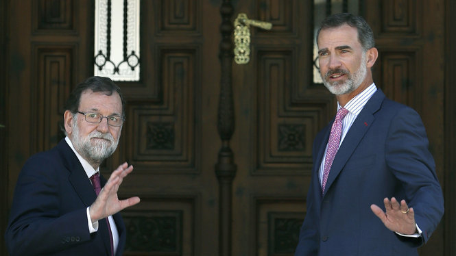 Rajoy+fa+esperar+el+rei+Felip+VI+per+un+atac+de+lumb%C3%A0lgia