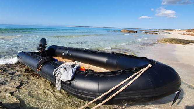 Arriba una llanxa pneumàtica a Formentera amb 11 migrants a bord