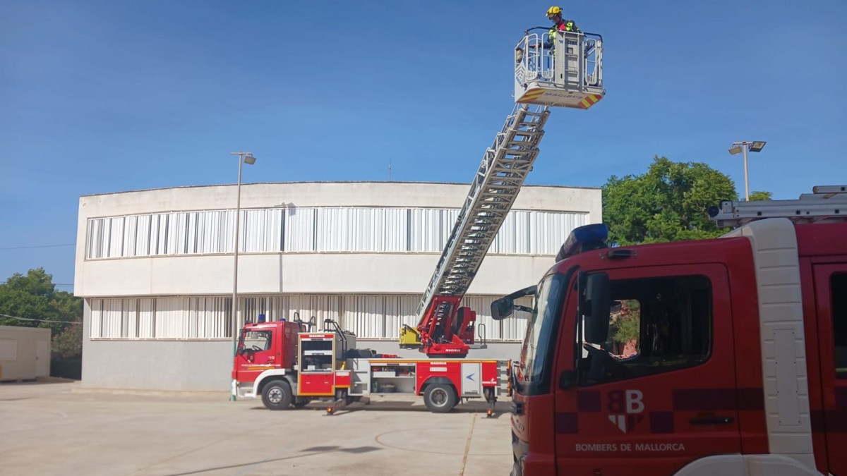 Cau una cúpula de l’Escola Mitjà del Mar de Porto Cristo a causa del vent