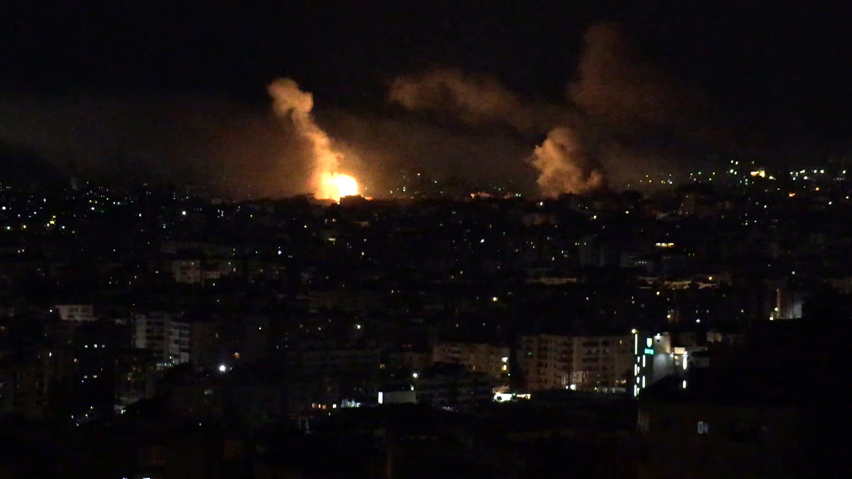 Israel llança una intensa onada de bombardejos contra els suburbis de Beirut