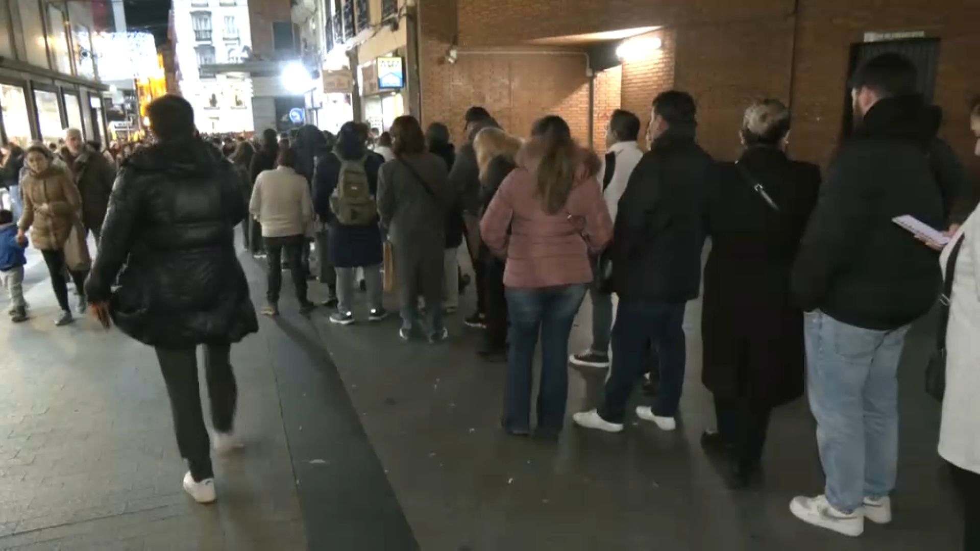 Llargues cues a l’administració de Doña Manolita, a Madrid