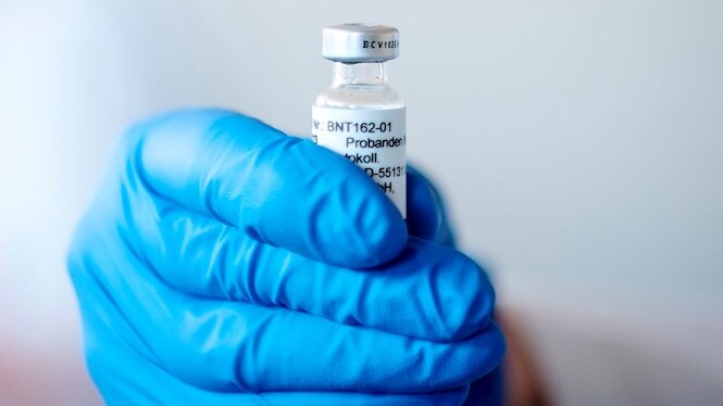 El Regne Unit demana als al·lèrgics severs que no es vacunin contra la Covid-19