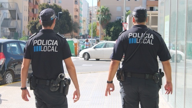 La Policia Local denuncia 18 persones per participar en festes il·legals a Eivissa