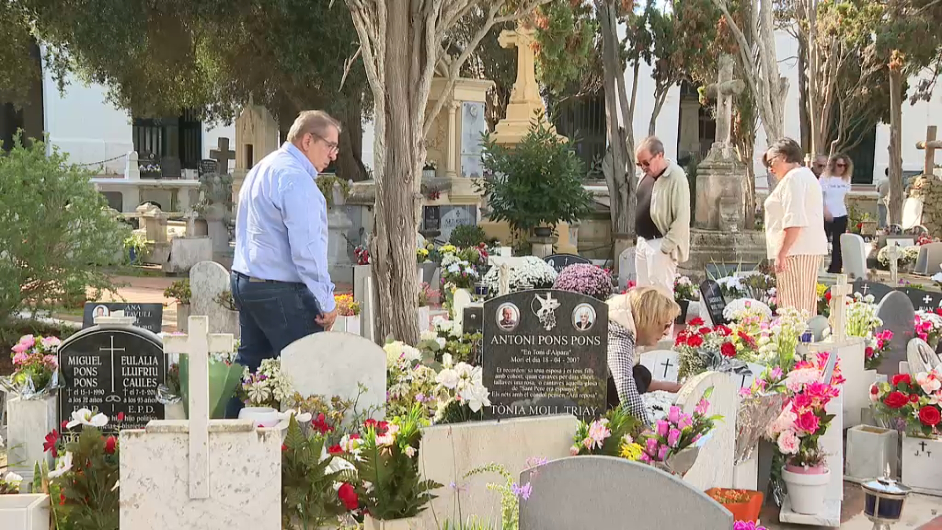 Degoteig de visites als difunts per Tots Sants