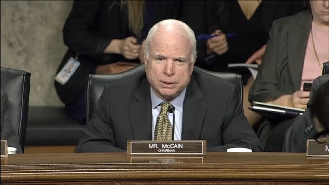 El+senador+republic%C3%A0+John+McCain+mor+als+81+anys