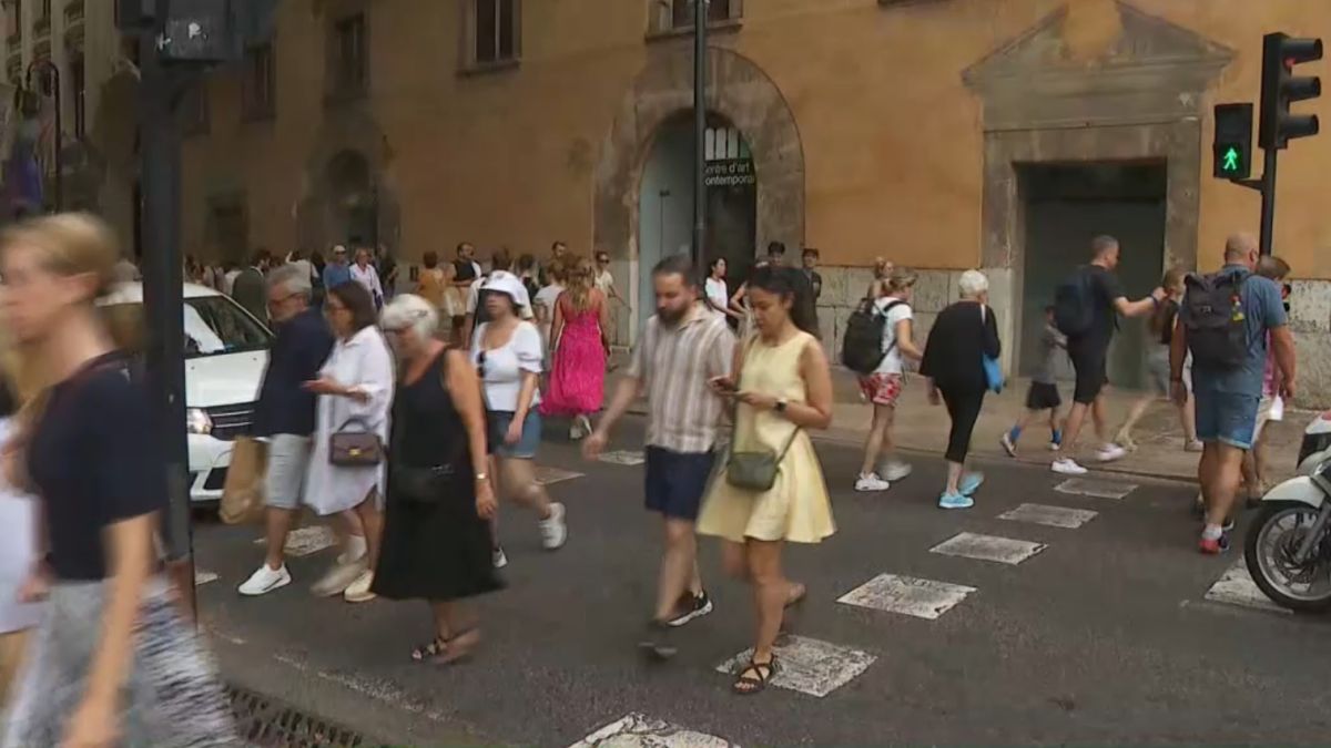 La treva meteorològica atreu milers de turistes cap al centre de Palma