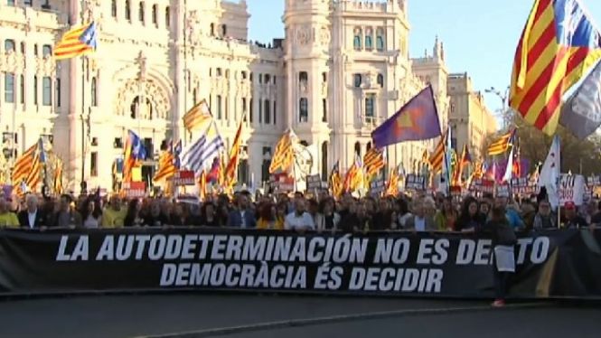 Milers+de+persones+a+la+manifestaci%C3%B3+contra+el+judici+del+proc%C3%A9s+a+Madrid
