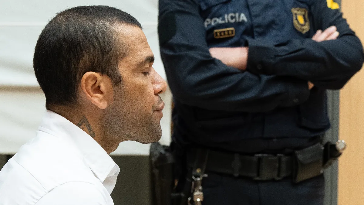 Dani Alves, condemnat a 4 anys i mig de presó per violar una jove a Barcelona