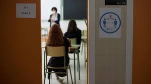 Salut i Educació descarten fer tests massius a les aules com fa Galícia