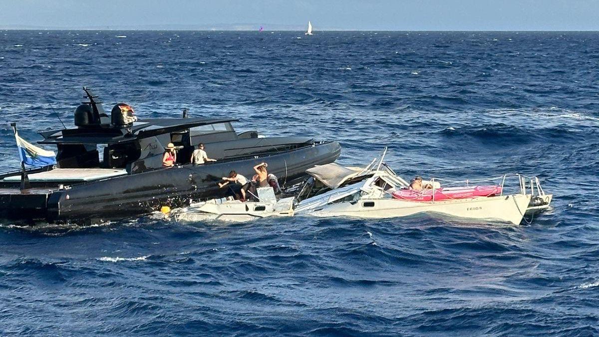 Xoc frontal entre dues embarcacions a Cala d’Hort, a Sant Josep