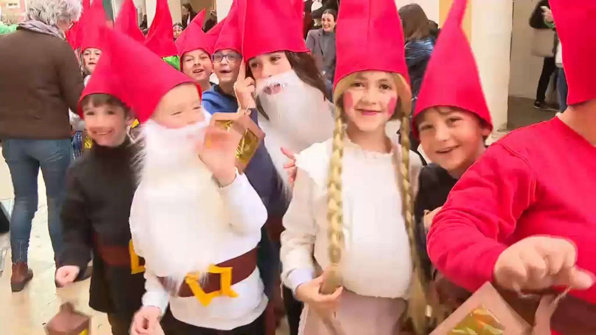 Bestioles i criatures fantàstiques sortides de les escoles donen vida al bosc del Carnaval de Ciutadella